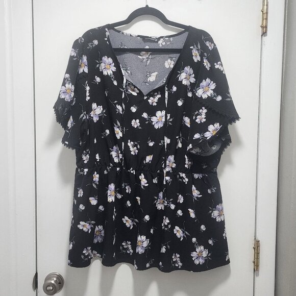 BloomChic Tops - EUC BloomChic Size US26 Blouse